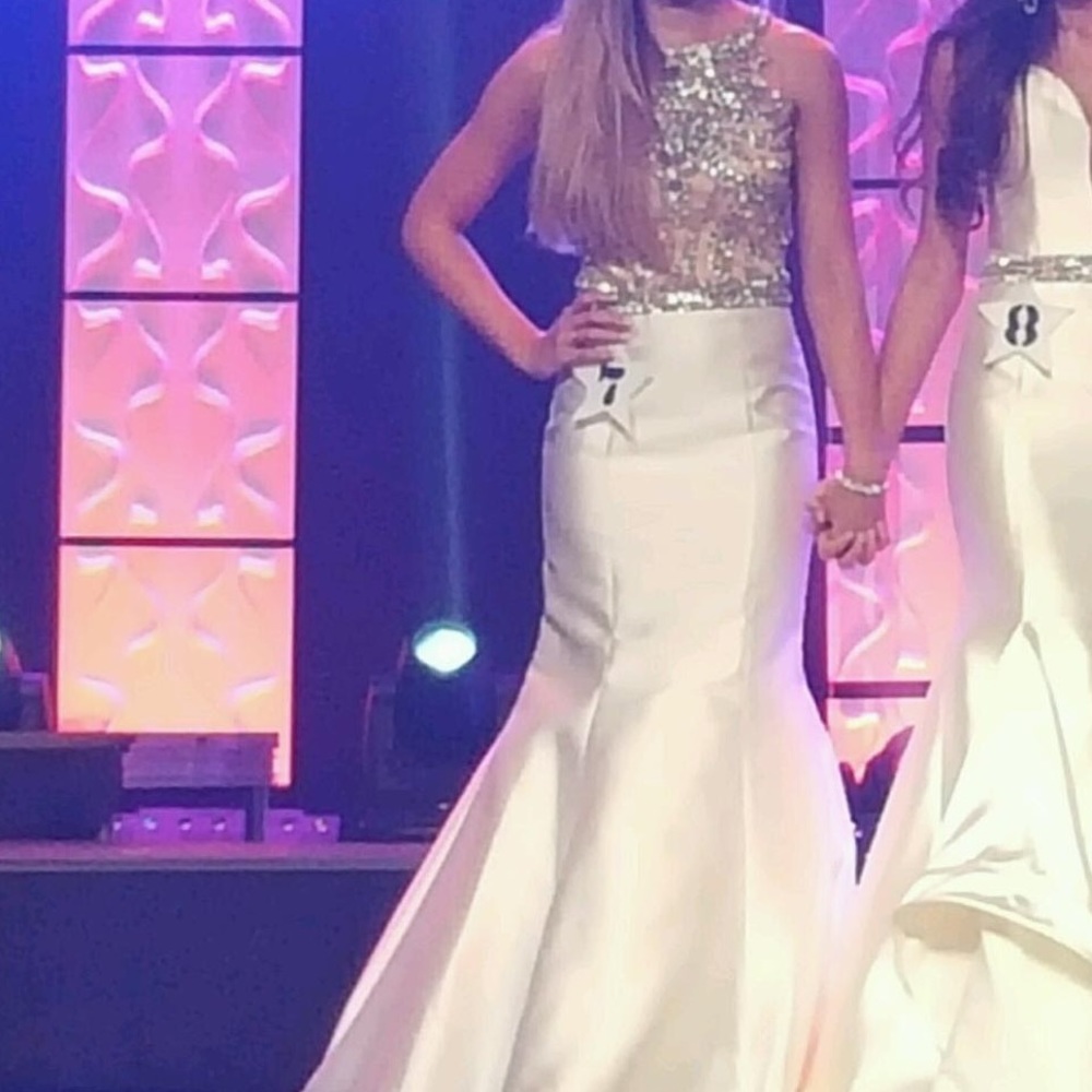 Jovani White Prom/special event/gown/mermaid dress